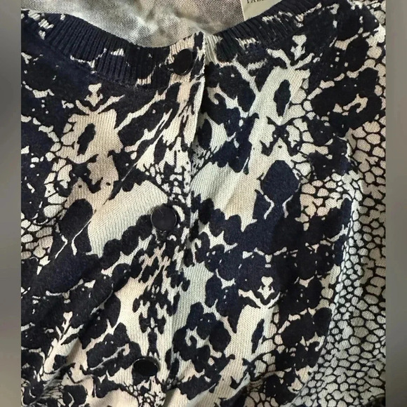 Talbots Silver & Black Damask Snake Print Button Down Cardigan Size M NWT - Picture 5 of 6